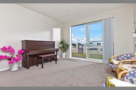 Photo of property in 10 Kilear Close, Pinehill, Auckland, 0632