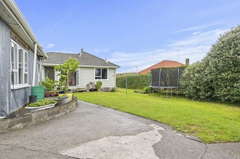 Photo of property in 64 Omata Road, Marfell, New Plymouth, 4310