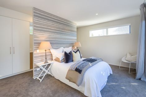 Photo of property in 10 Hilltop Lane, Mount Pleasant, Christchurch, 8081
