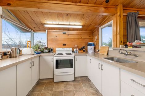 Photo of property in 2 Bata Place, Pomare, Rotorua, 3015