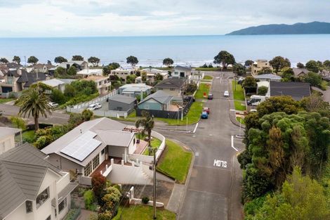 Photo of property in 117 Seaview Road, Paraparaumu Beach, Paraparaumu, 5032