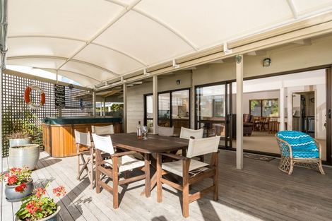 Photo of property in 68 The Terrace, Herald Island, Auckland, 0618