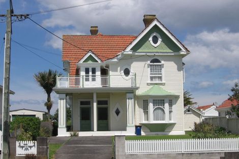 Photo of property in 117 Calliope Road, Stanley Point, Auckland, 0624