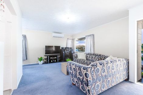 Photo of property in 22 Styca Place, Sunnyvale, Auckland, 0612