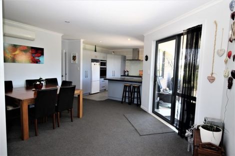 Photo of property in 8 Gordon Street, Woodville, 4920