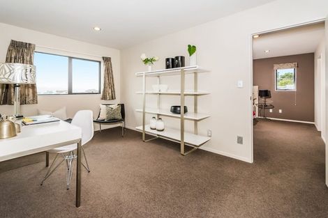 Photo of property in 42 Bur Oak Terrace, Schnapper Rock, Auckland, 0632