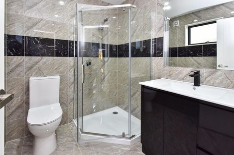 Photo of property in 7b Waiari Road, Conifer Grove, Takanini, 2112