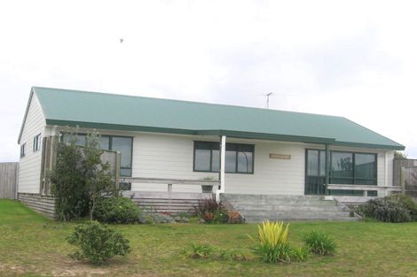 Photo of property in 100 Titoki Place, Matarangi, Whitianga, 3592