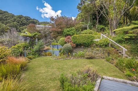 Photo of property in 31 Walter Road, Lowry Bay, Lower Hutt, 5013