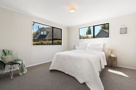 Photo of property in 7 Larch Court, Kelvin Heights, Queenstown, 9300