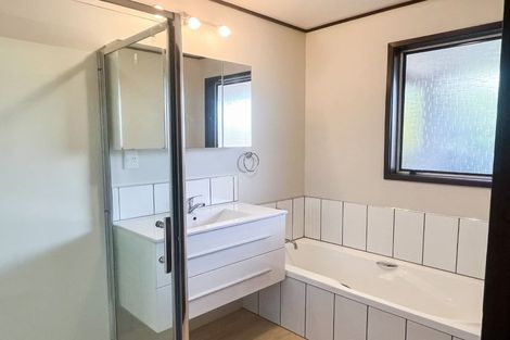 Photo of property in 14 Camberwell Place, Avonhead, Christchurch, 8042