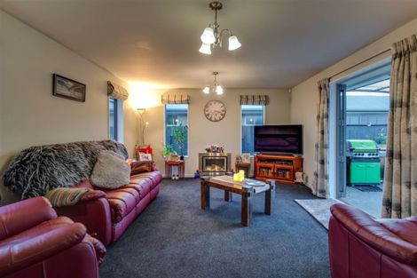 Photo of property in 31 Davaar Crescent, Broomfield, Christchurch, 8042