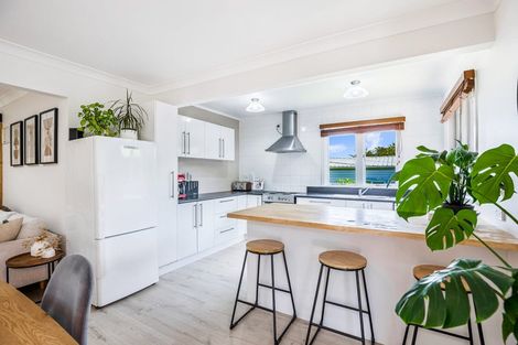 Photo of property in 1b Titoki Street, Te Atatu Peninsula, Auckland, 0610