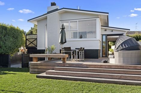 Photo of property in 15 Blakeborough Drive, Forrest Hill, Auckland, 0620