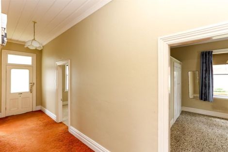 Photo of property in 6 Pendarves Street, New Plymouth, 4310