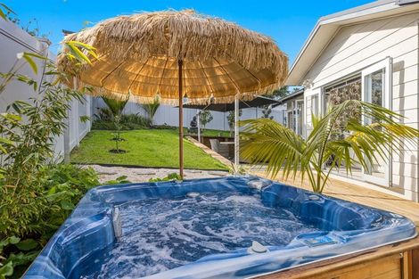 Photo of property in 18 Tamatea Drive, Snells Beach, 0920