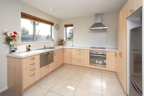 Photo of property in 2/417a Bower Avenue, Parklands, Christchurch, 8083