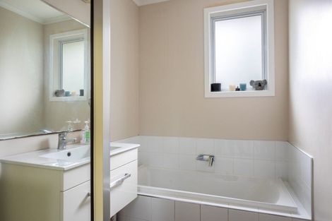 Photo of property in 10 Wallath Road, Westown, New Plymouth, 4310