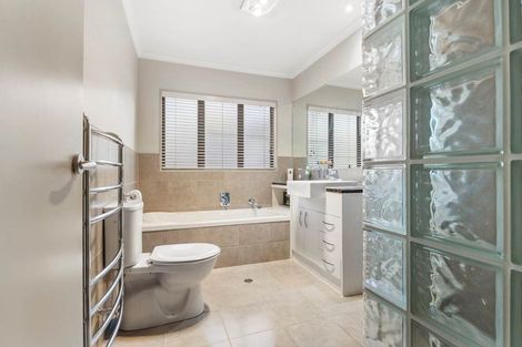 Photo of property in 2 Baverton Drive, Flat Bush, Auckland, 2016