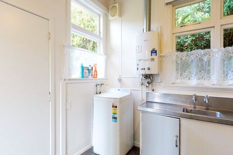 Photo of property in 16 Highbury Road, Highbury, Wellington, 6012