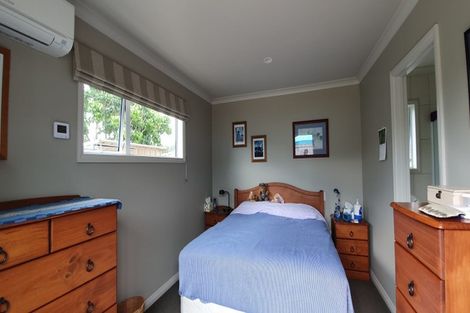 Photo of property in 10 Nirmal Place, Sunnyvale, Auckland, 0612