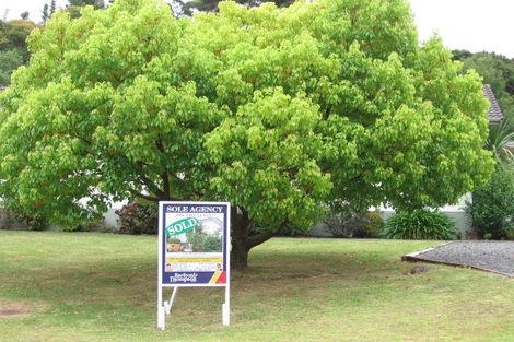 Photo of property in 27 Contessa Drive, Glenfield, Auckland, 0629