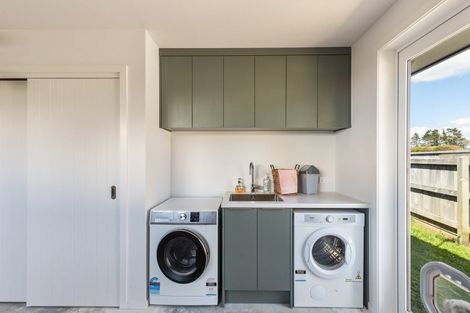 Photo of property in 6 Toutouwai Lane, Inglewood, 4330