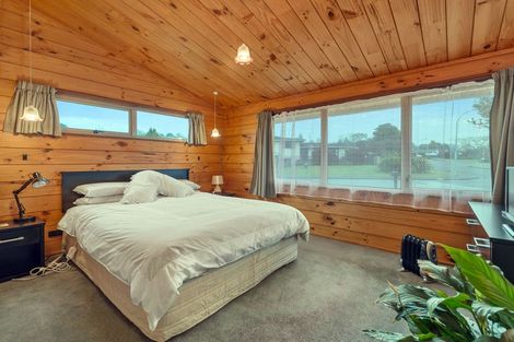 Photo of property in 2 Bata Place, Pomare, Rotorua, 3015