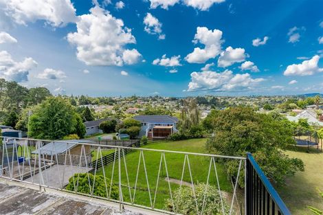 Photo of property in 9 Mcclintock Road, Massey, Auckland, 0614