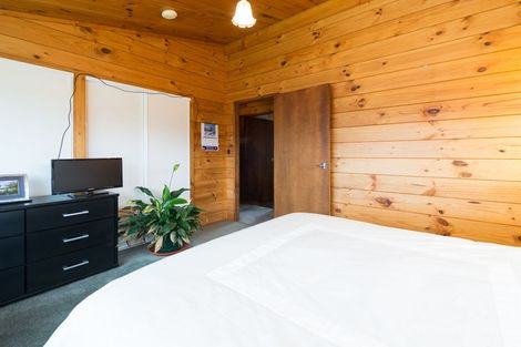 Photo of property in 2 Bata Place, Pomare, Rotorua, 3015