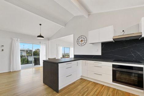 Photo of property in 2/87 Sunset Road, Totara Vale, Auckland, 0632