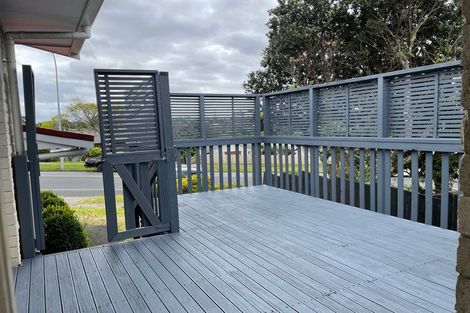 Photo of property in 72 Gossamer Drive, Pakuranga Heights, Auckland, 2010