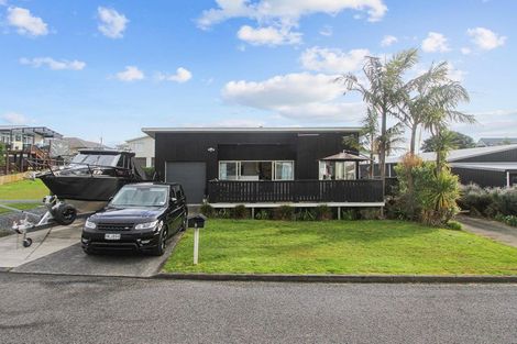Photo of property in 9 Keven Road, Clarks Beach, Pukekohe, 2679