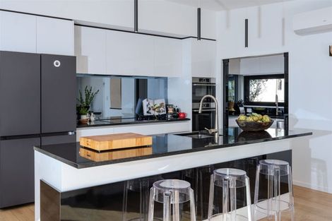 Photo of property in 29 Soleares Avenue, Mount Pleasant, Christchurch, 8081