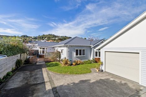 Photo of property in 297 The Parade, Island Bay, Wellington, 6023