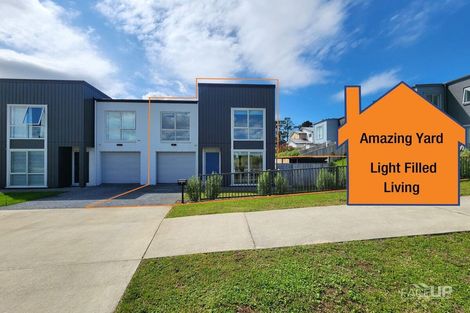 Photo of property in 2 Waimoana Close, Massey, Auckland, 0614