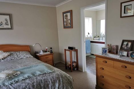 Photo of property in 7 Rarawa Place, Vogeltown, New Plymouth, 4310