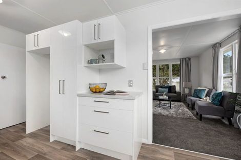 Photo of property in 2 Thomson Grove, Stokes Valley, Lower Hutt, 5019