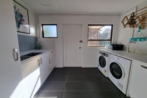 Photo of property in 2/14 Thelma Crescent, Torbay, Auckland, 0630