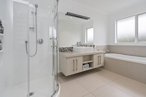 Photo of property in 13 Twin Willow Close, Cambridge, 3434