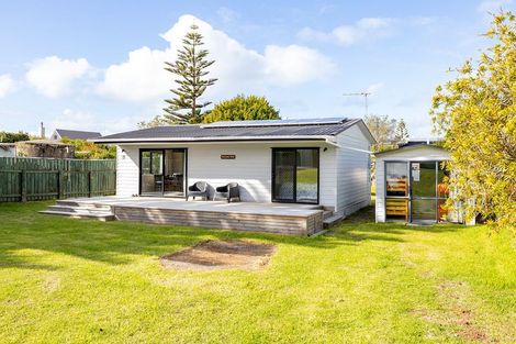 Photo of property in 33 Pinedale Crescent, Riversdale Beach, Masterton, 5872