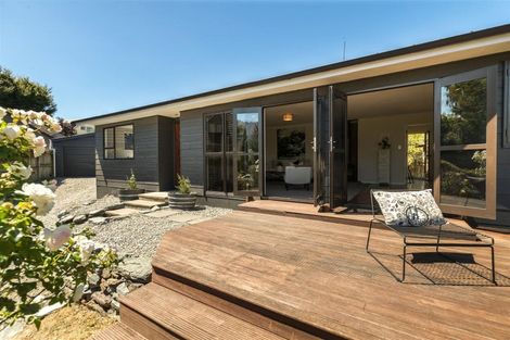 Photo of property in 7 Larch Court, Kelvin Heights, Queenstown, 9300