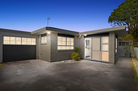 Photo of property in 2/230 Huatoki Street, Upper Vogeltown, New Plymouth, 4310