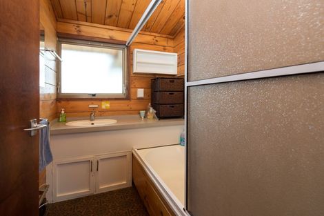 Photo of property in 2 Bata Place, Pomare, Rotorua, 3015