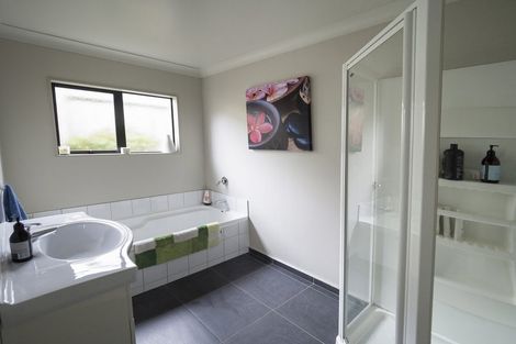 Photo of property in 33 Staithes Drive North, Whitby, Porirua, 5024