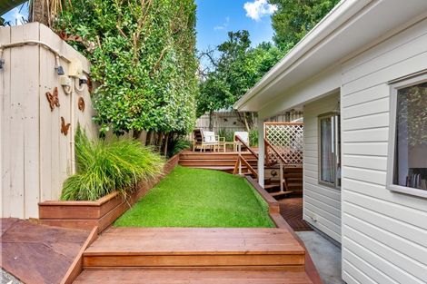 Photo of property in 8a Aplin Place, Birkdale, Auckland, 0626