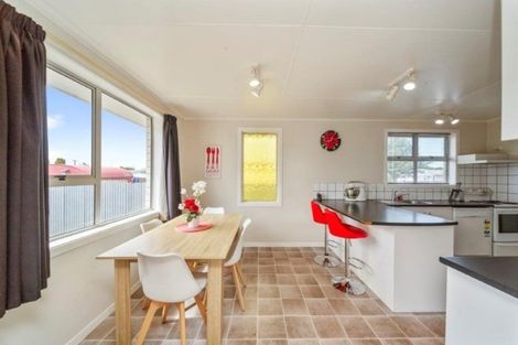 Photo of property in 28 Kamahi Avenue, Hawera, 4610