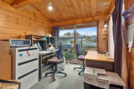 Photo of property in 2 Bata Place, Pomare, Rotorua, 3015