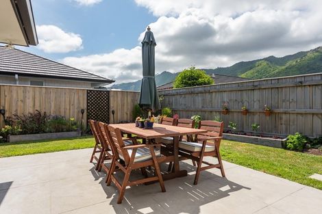 Photo of property in 15 Tapuhikura Street, Waikanae, 5036