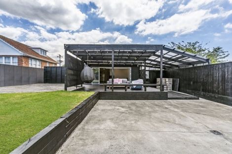 Photo of property in 142 Titirangi Road, New Lynn, Auckland, 0600